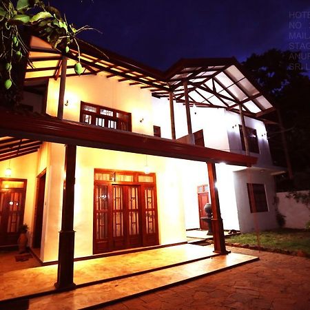 Hotel T & T Anuradhapura Exteriör bild