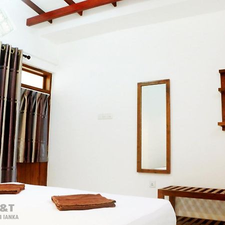 Hotel T & T Anuradhapura Exteriör bild