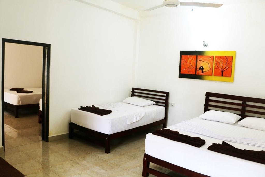 Hotel T & T Anuradhapura Exteriör bild