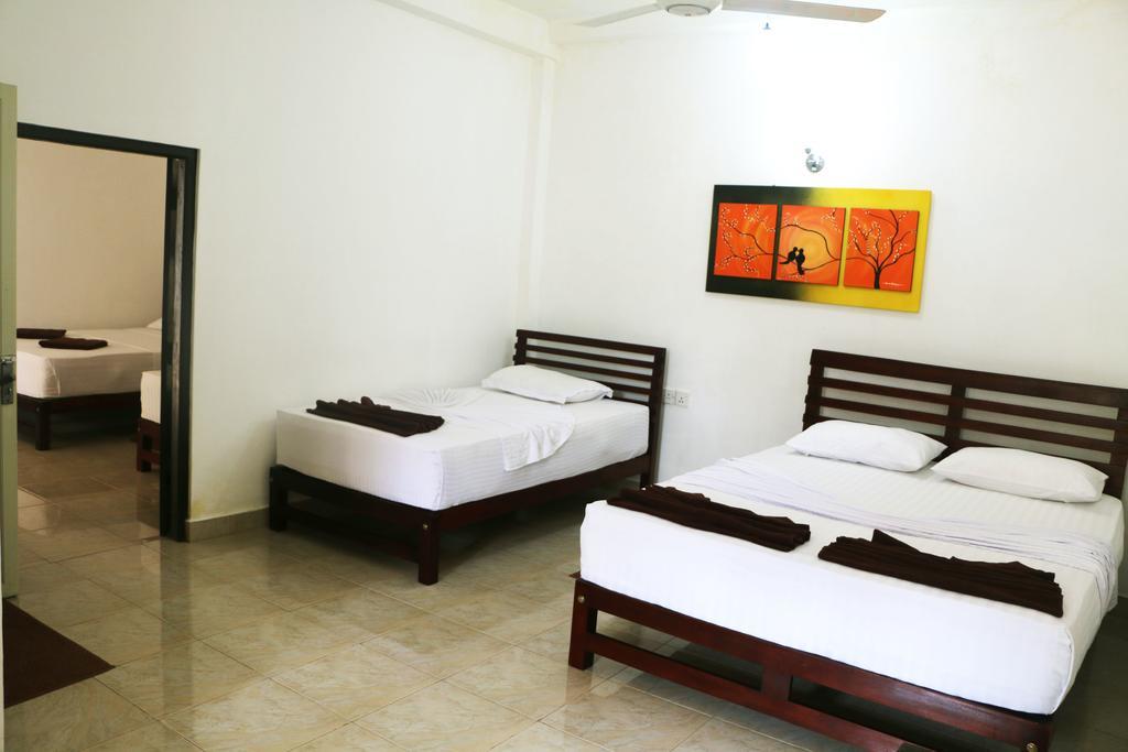 Hotel T & T Anuradhapura Exteriör bild