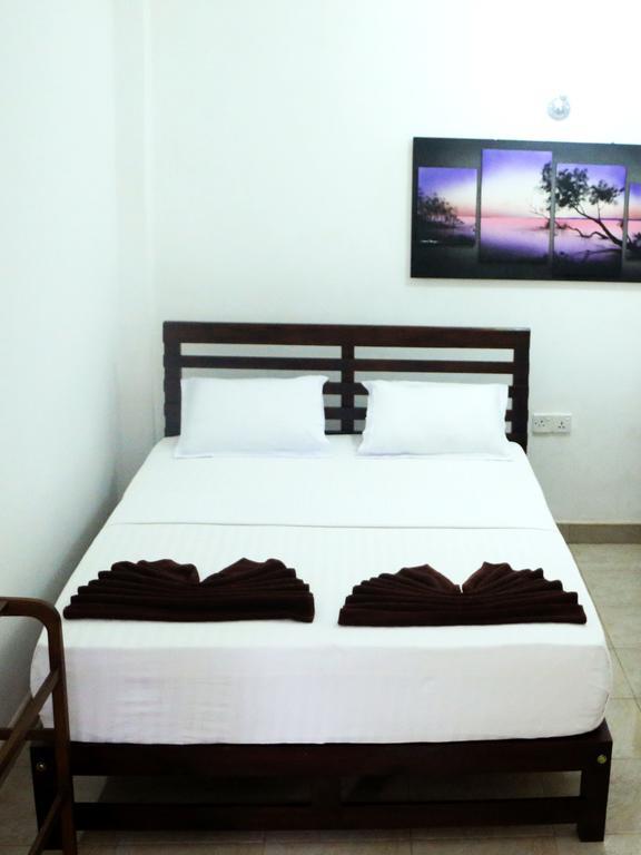 Hotel T & T Anuradhapura Exteriör bild