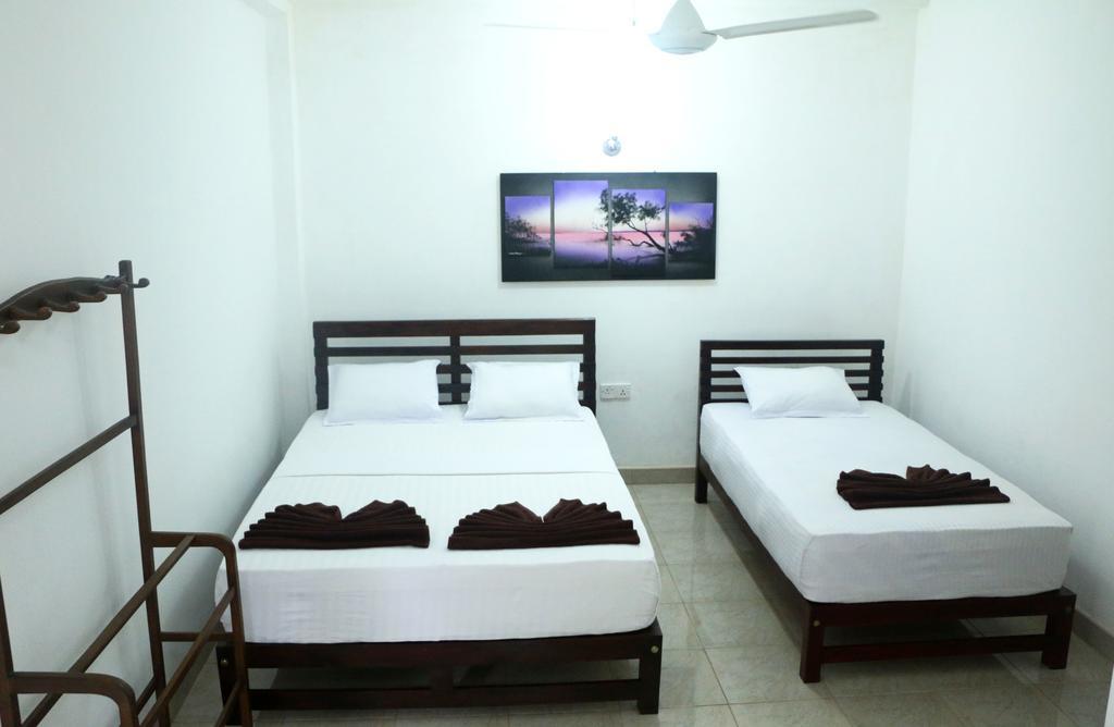 Hotel T & T Anuradhapura Exteriör bild