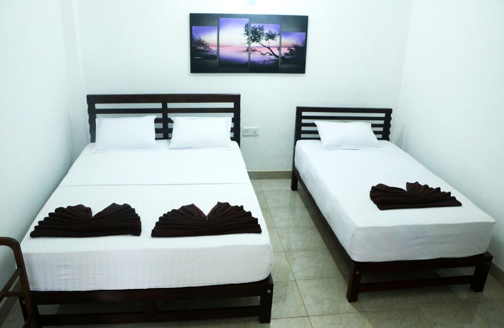 Hotel T & T Anuradhapura Exteriör bild