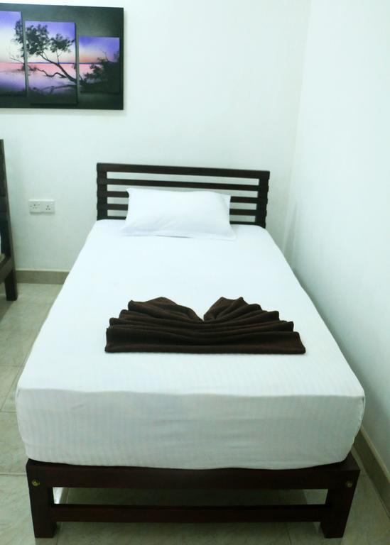 Hotel T & T Anuradhapura Exteriör bild