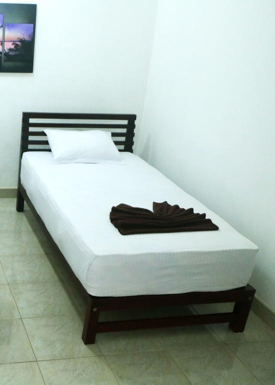 Hotel T & T Anuradhapura Exteriör bild