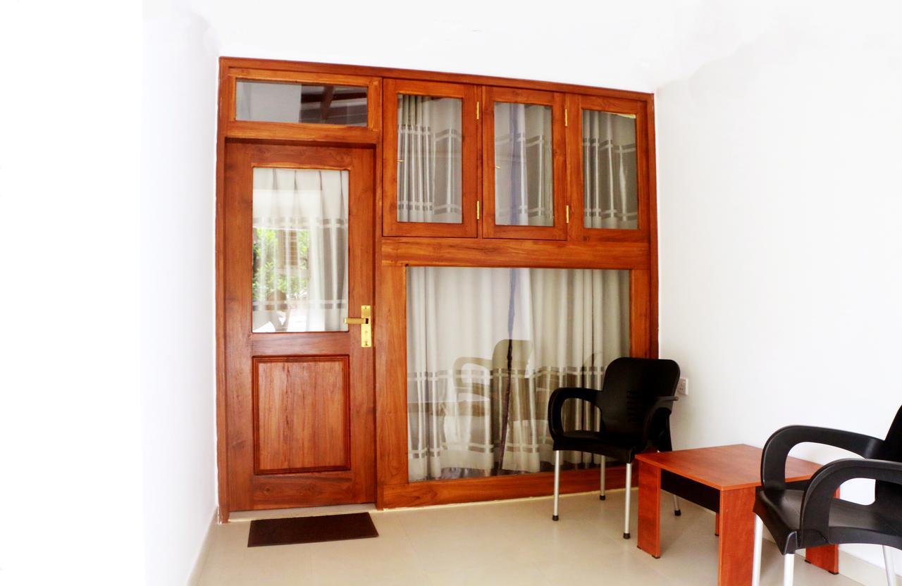 Hotel T & T Anuradhapura Exteriör bild