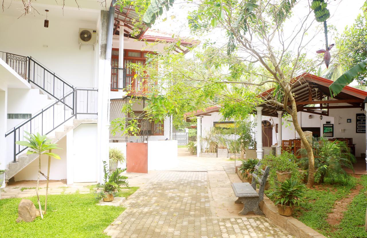 Hotel T & T Anuradhapura Exteriör bild