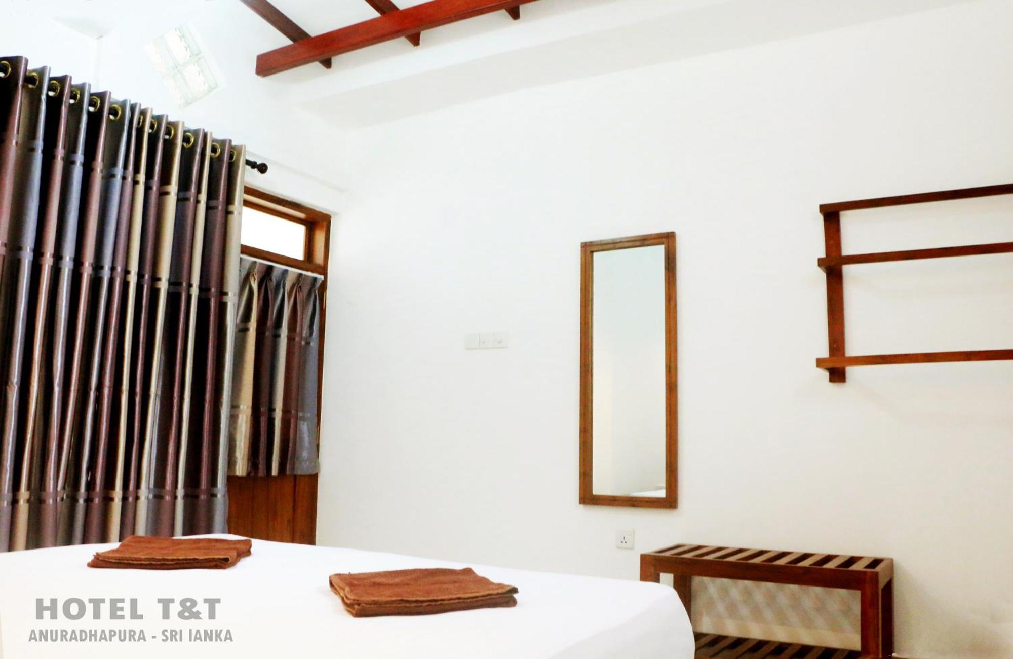 Hotel T & T Anuradhapura Exteriör bild